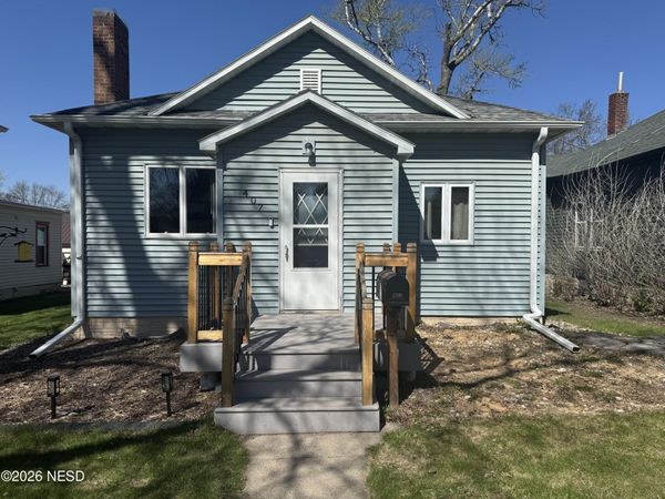 407 2ND STREET NE, Watertown, SD 57201