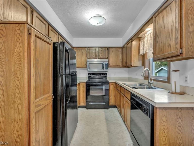 513 Russell Street, Newton Falls, OH 44444 Photo 9