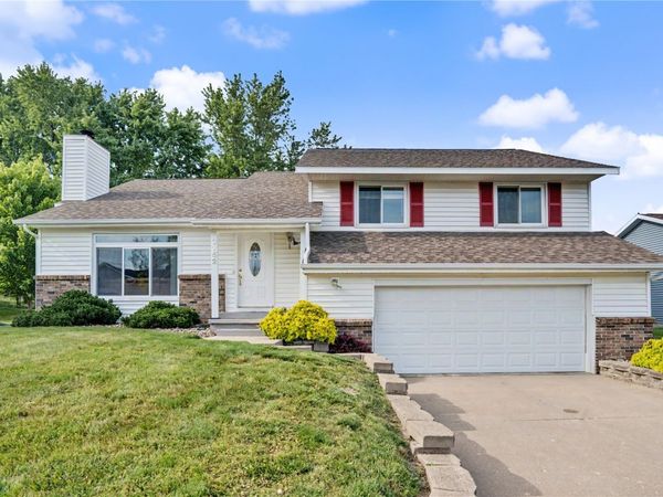 2152 Cherry Lane NE, Cedar Rapids, IA 52402