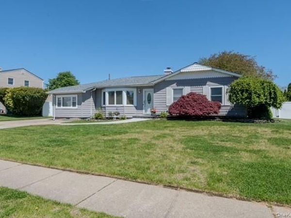 41 Jenny Lane , Holtsville, NY 11742