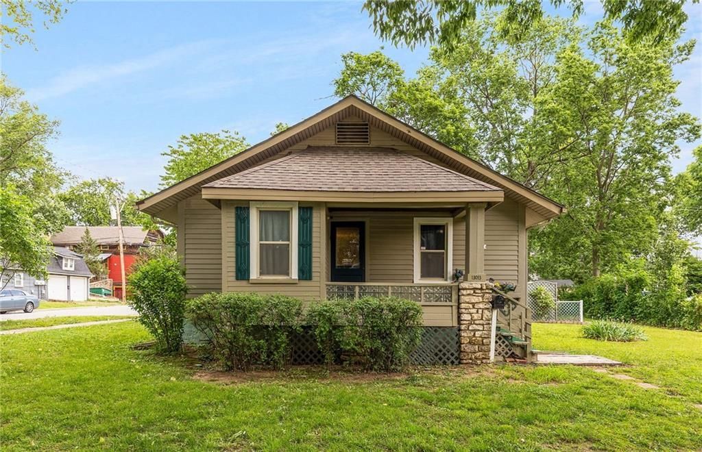 13013 8th Street, Grandview, MO 64030 Main Photo