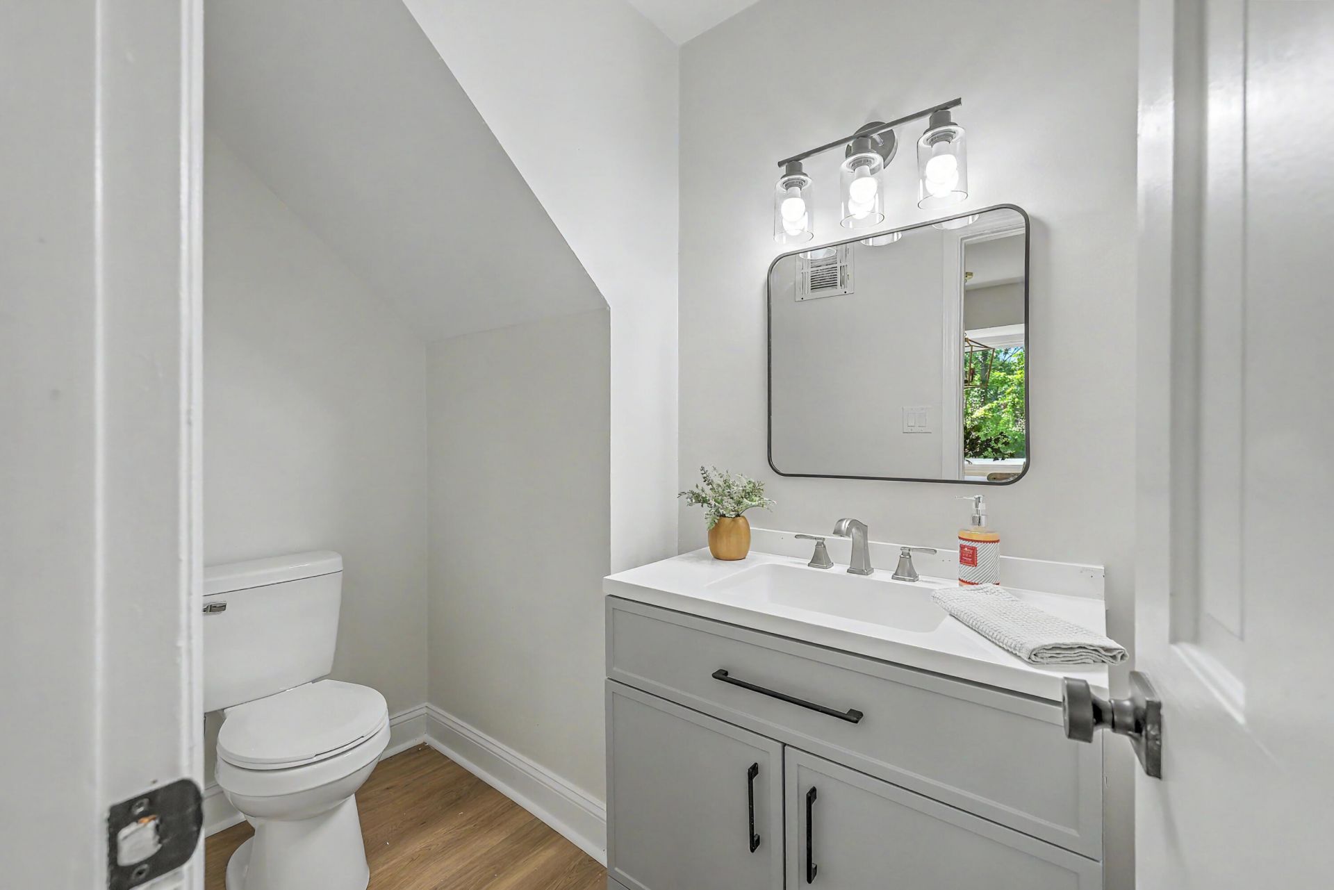 106 Sweetbriar Road Photo 14