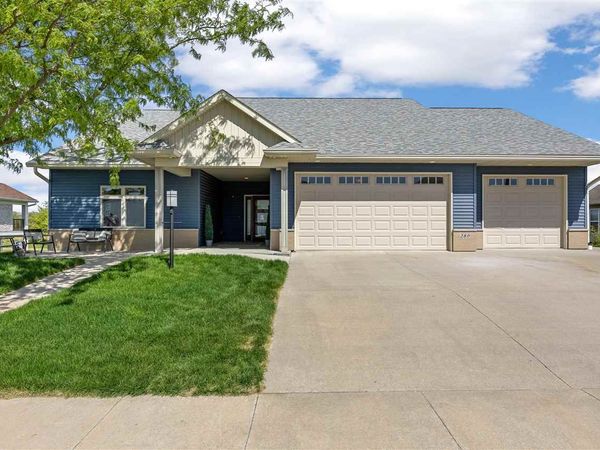 280 N Juniper St, North Liberty, IA 52317