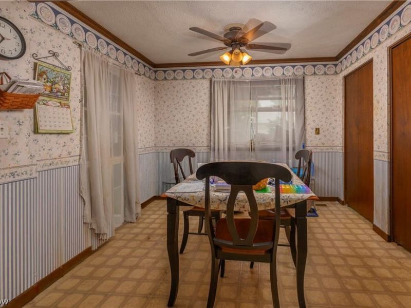 1805 Heritage Circle, Dover, OH 44622 Photo 11