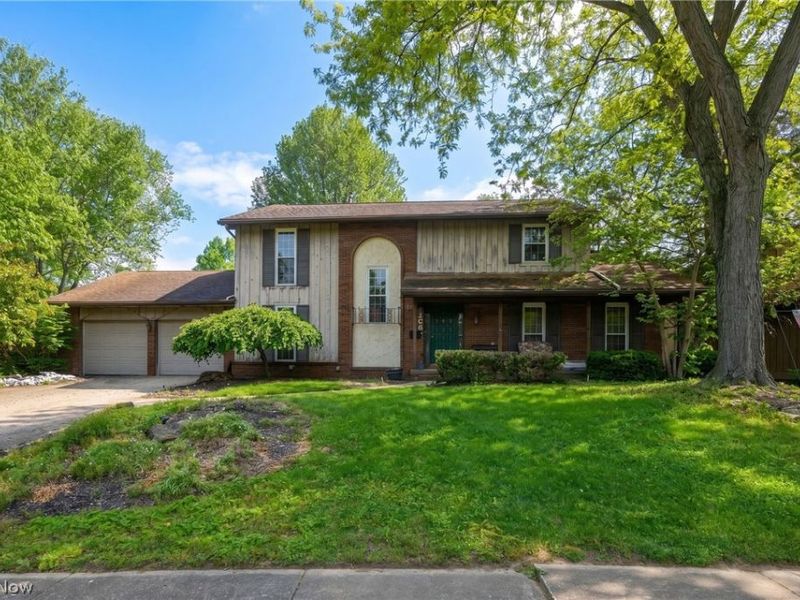 1805 Heritage Circle, Dover, OH 44622 Photo 2
