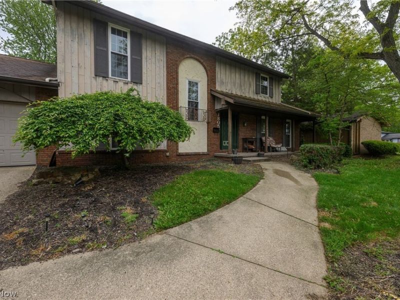 1805 Heritage Circle, Dover, OH 44622 Photo 3