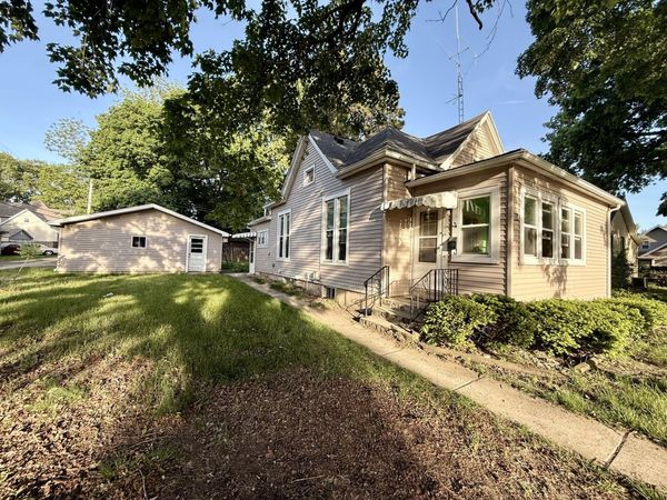 314 S Quincy Street , Clinton, IL 61727
