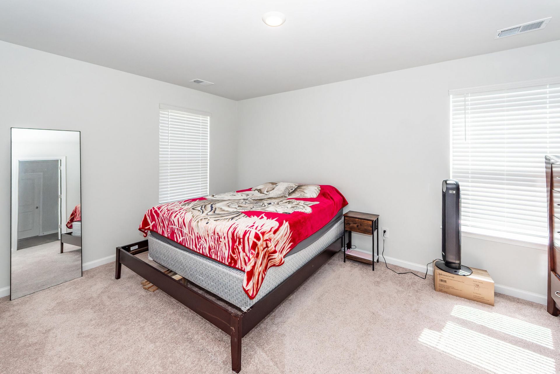 179 Cloverleaf Street Photo 17
