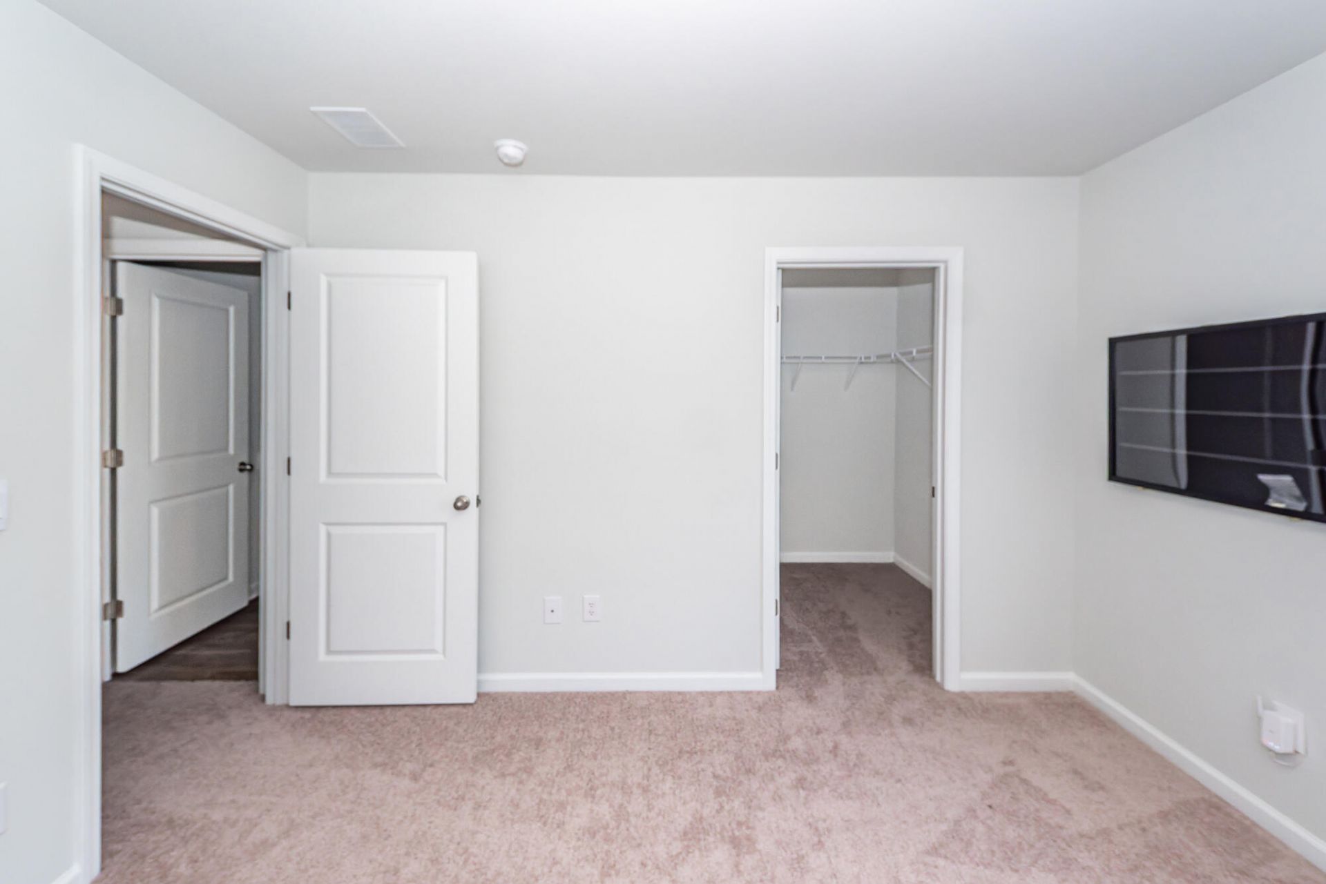 179 Cloverleaf Street Photo 32