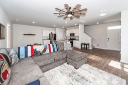 179 Cloverleaf Street photo 4
