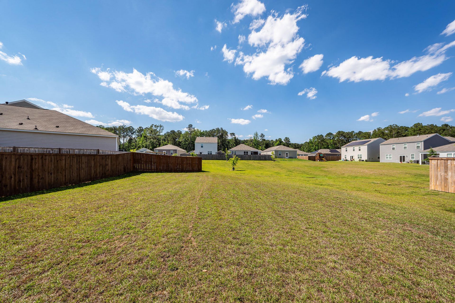 179 Cloverleaf Street Photo 40