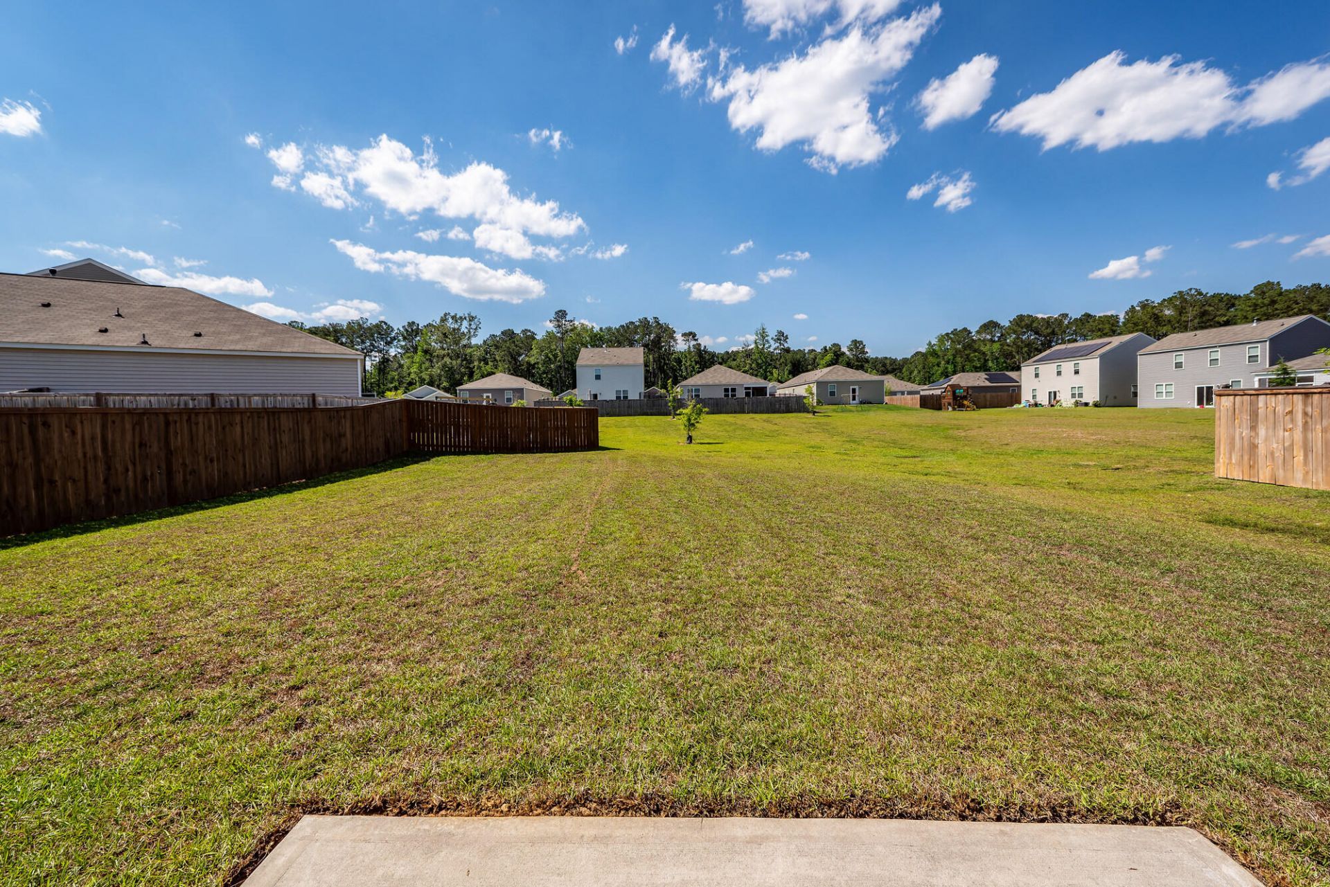 179 Cloverleaf Street Photo 41