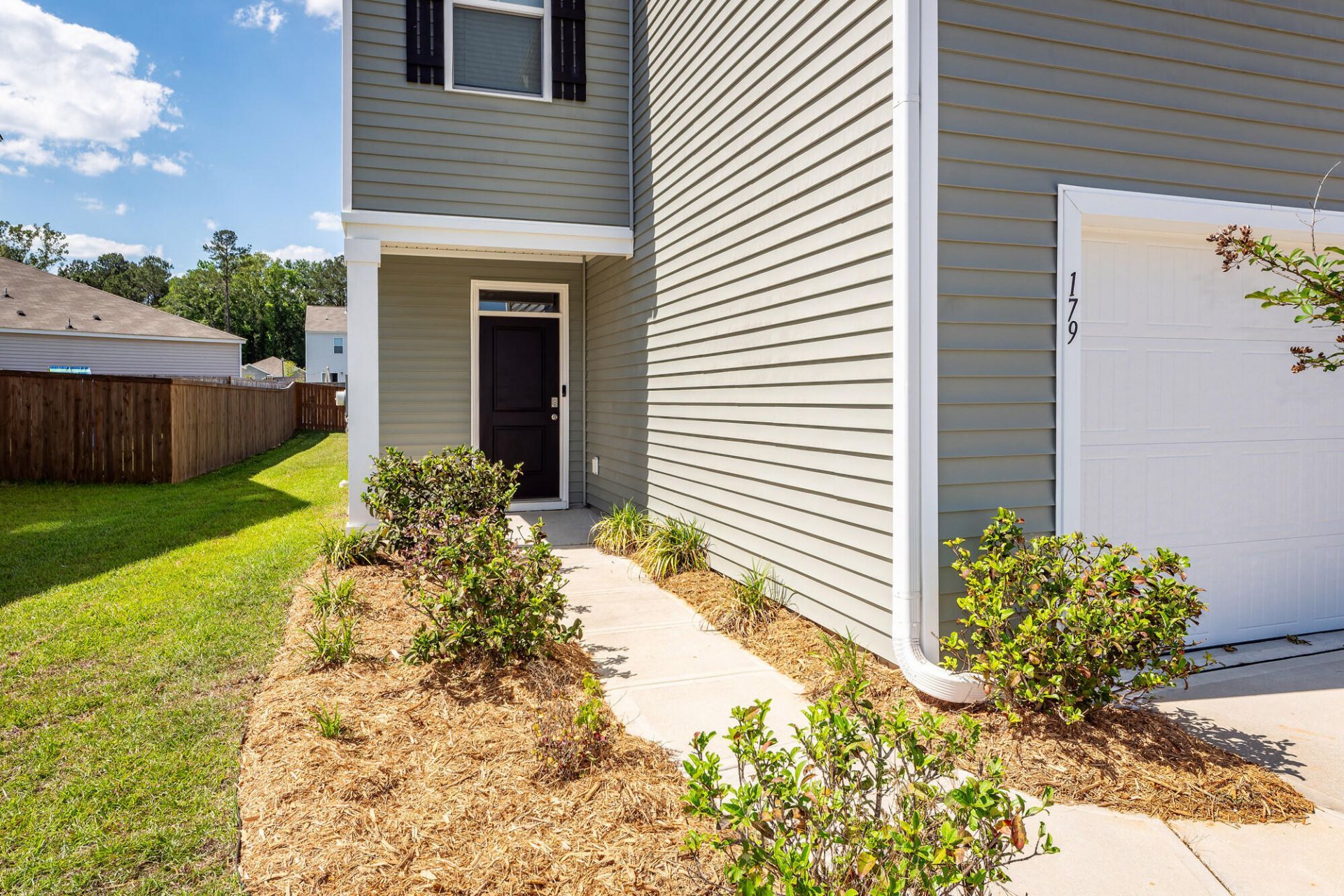 179 Cloverleaf Street Photo 46