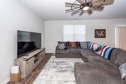 179 Cloverleaf Street photo 4