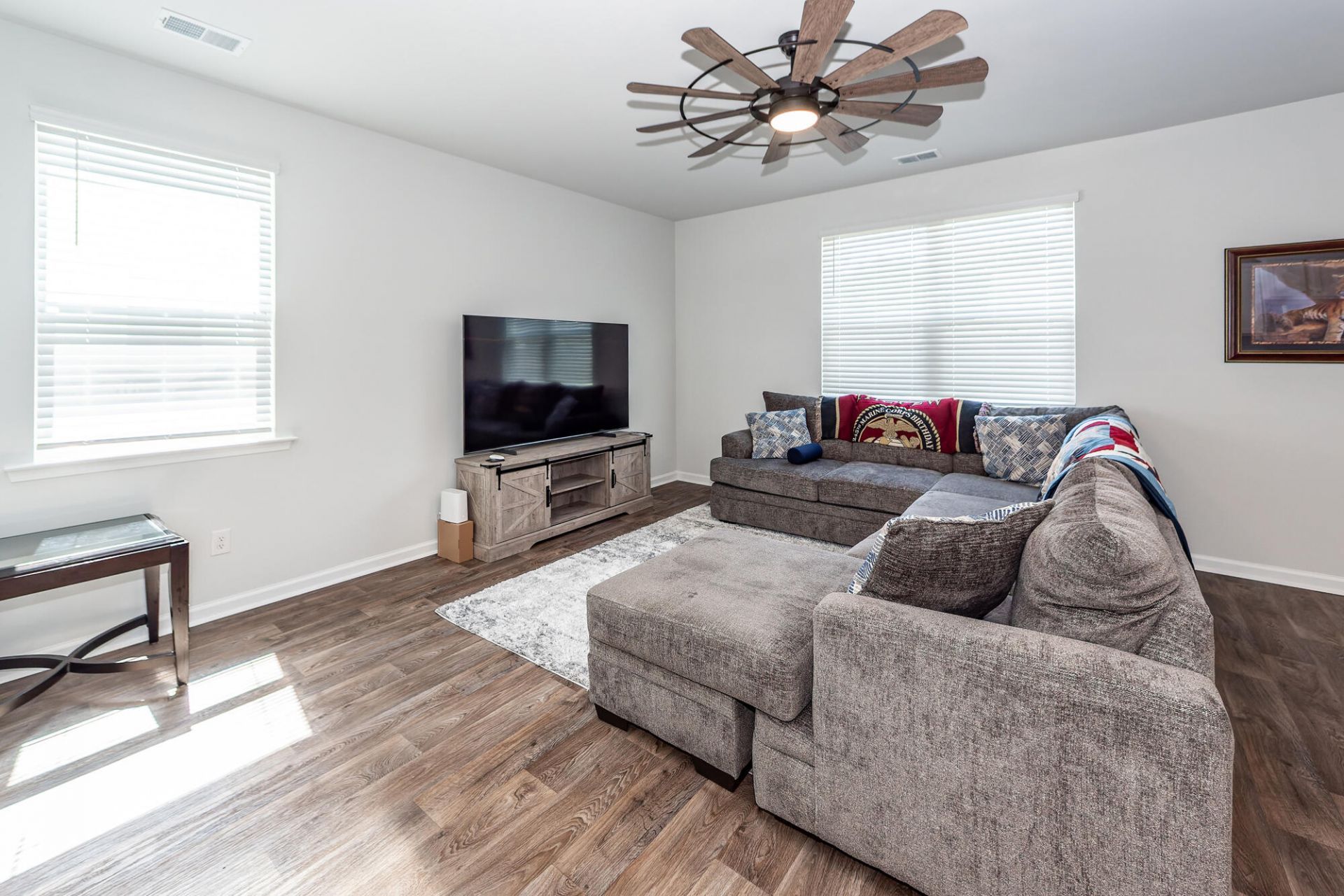 179 Cloverleaf Street Photo 6