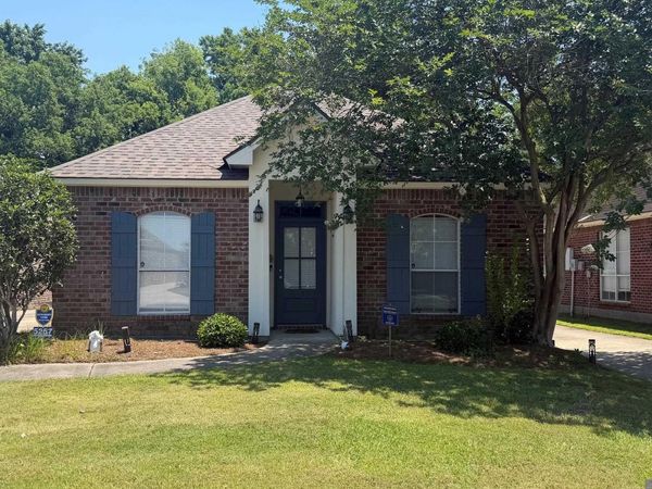 5257 Eastbay Dr, Baton Rouge, LA 70820