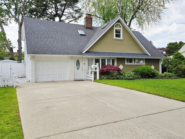 52 Mist Lane, Westbury, NY 11590