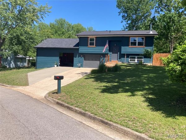800 Greenbriar Drive , Rolla, MO 65401