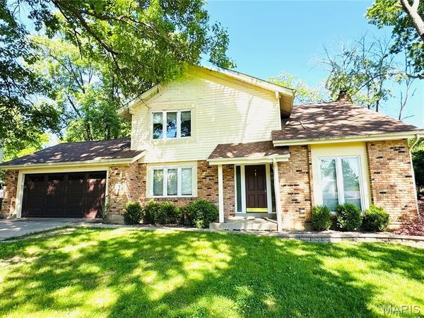 160 Lucerne Place Drive , Ballwin, MO 63011