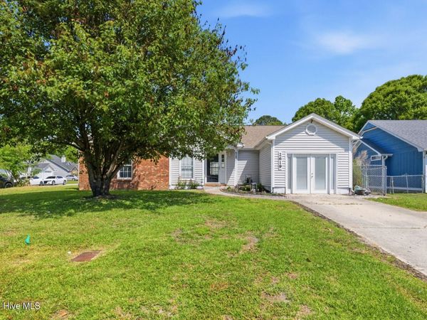 2619 Idlebrook Circle, Midway Park, NC 28544