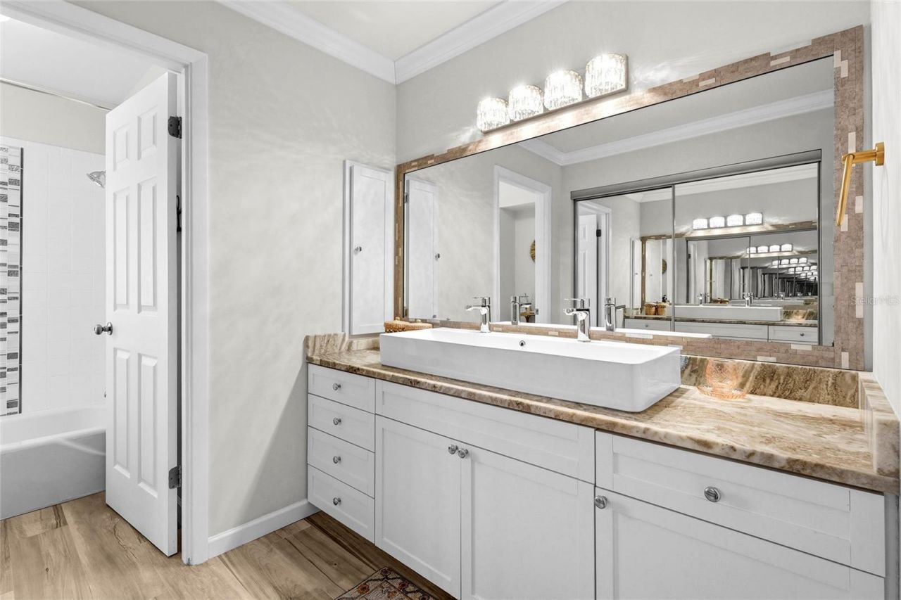 2383 Lakeside Mews, Unit D3, Sarasota, FL 34235 Photo