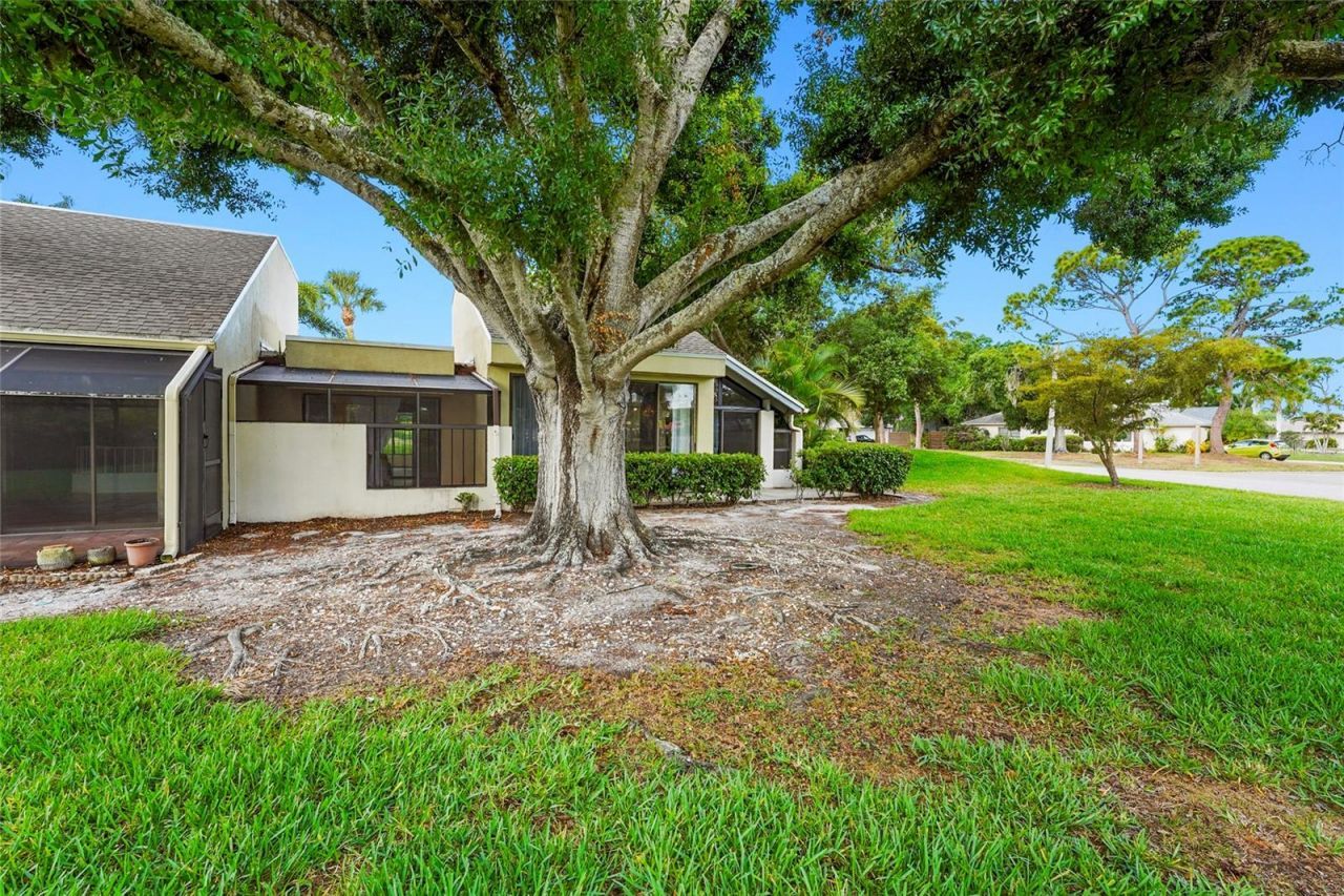 2383 Lakeside Mews, Unit D3, Sarasota, FL 34235 Photo