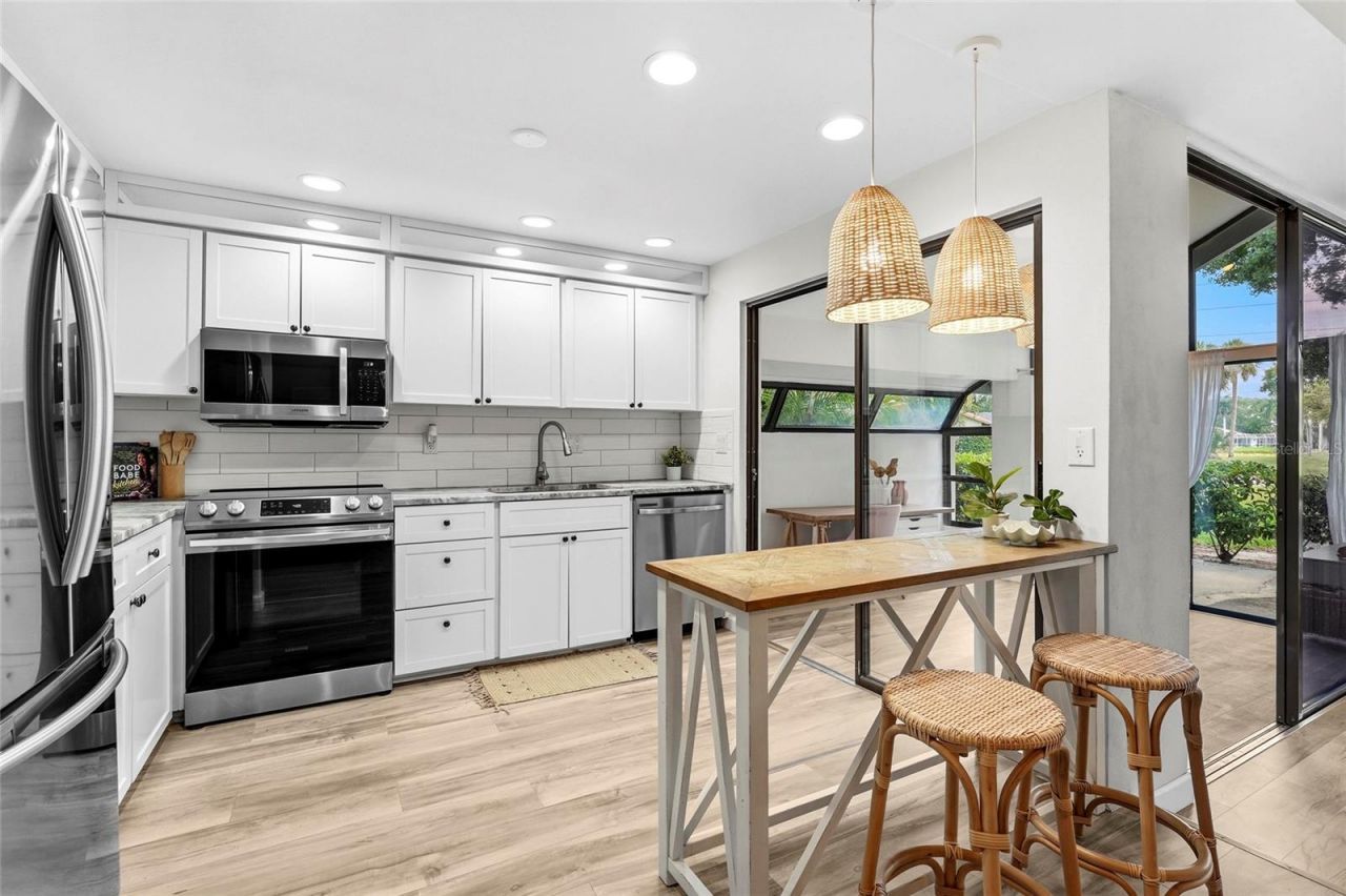 2383 Lakeside Mews, Unit D3, Sarasota, FL 34235 Photo