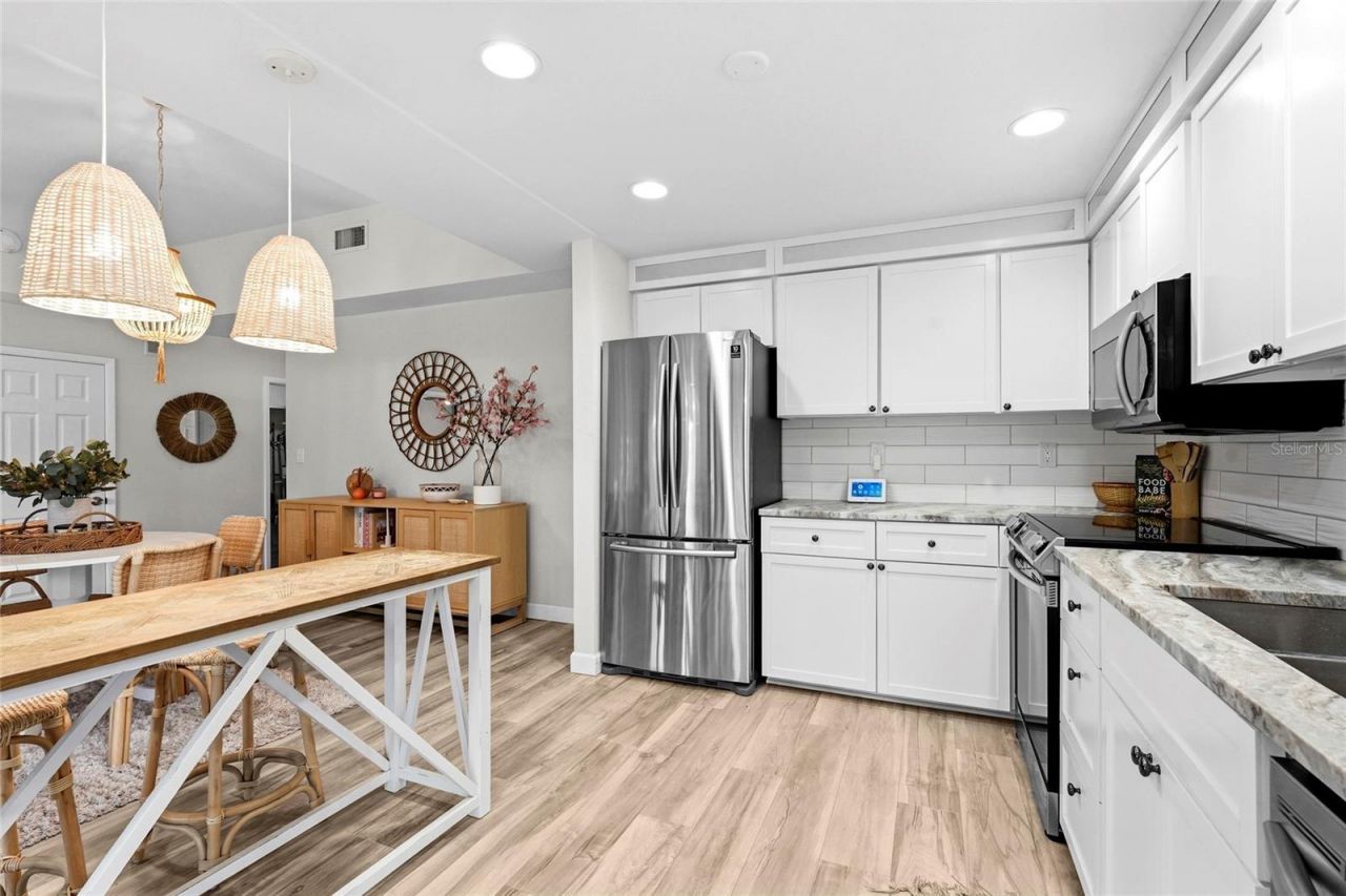 2383 Lakeside Mews, Unit D3, Sarasota, FL 34235 Photo