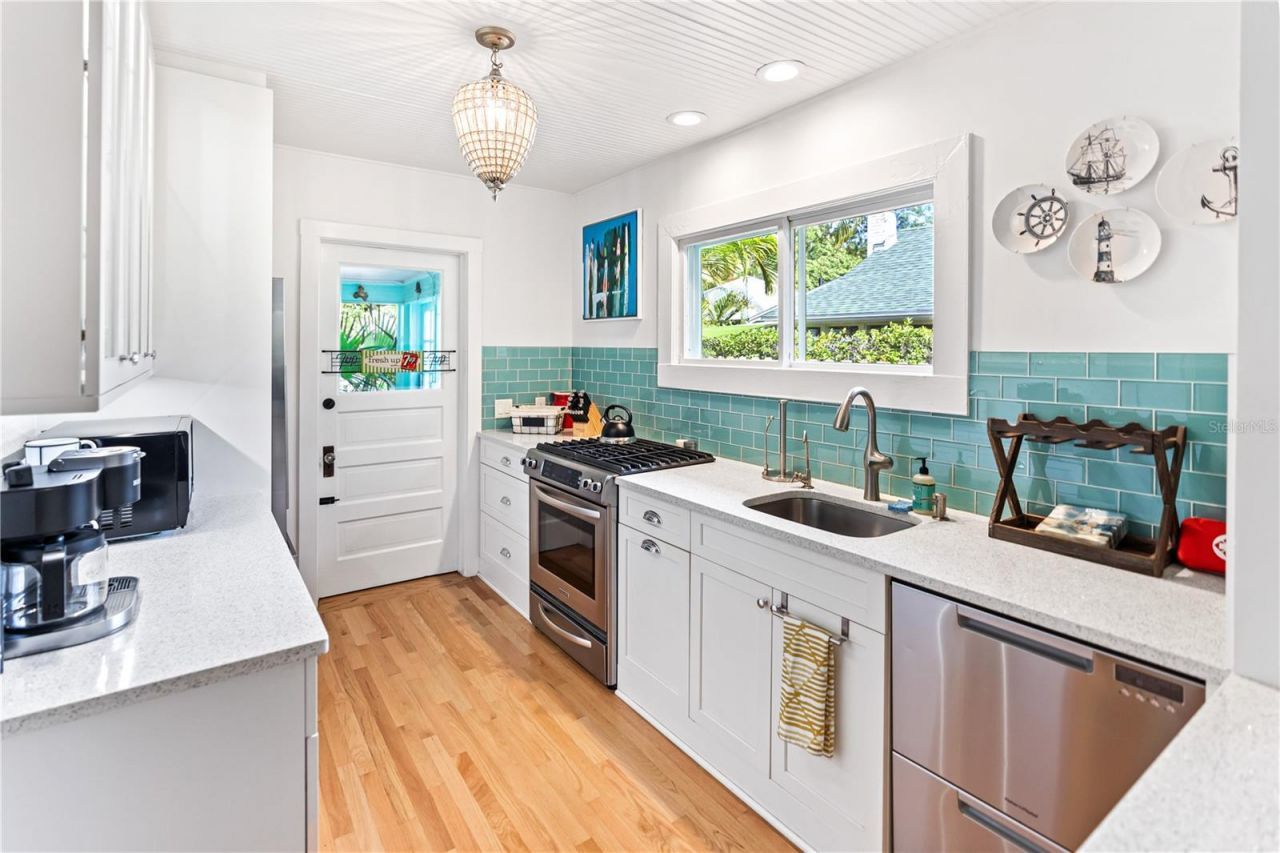 642 Ohio Place , Sarasota, FL 34236 Photo