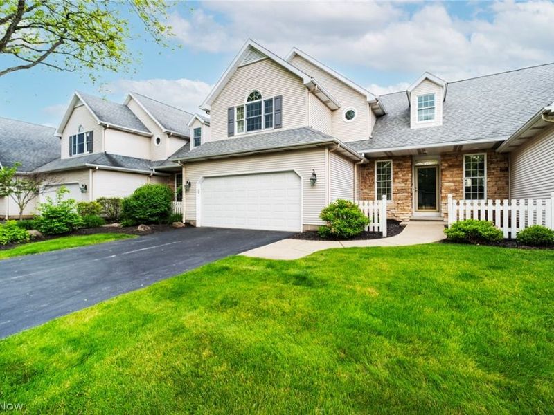 22 Fieldstone , Poland, OH 44514 Photo 2