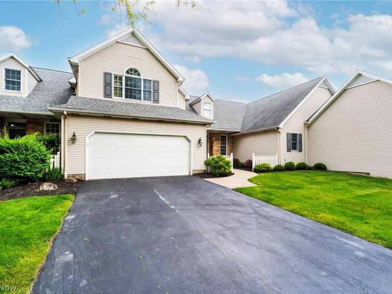 22 Fieldstone , Poland, OH 44514 Photo 3