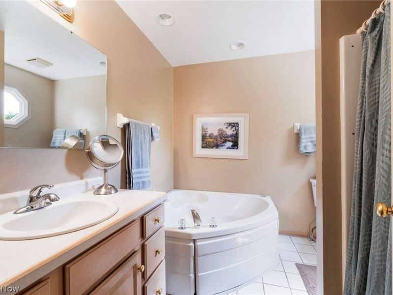 22 Fieldstone , Poland, OH 44514 Photo 32