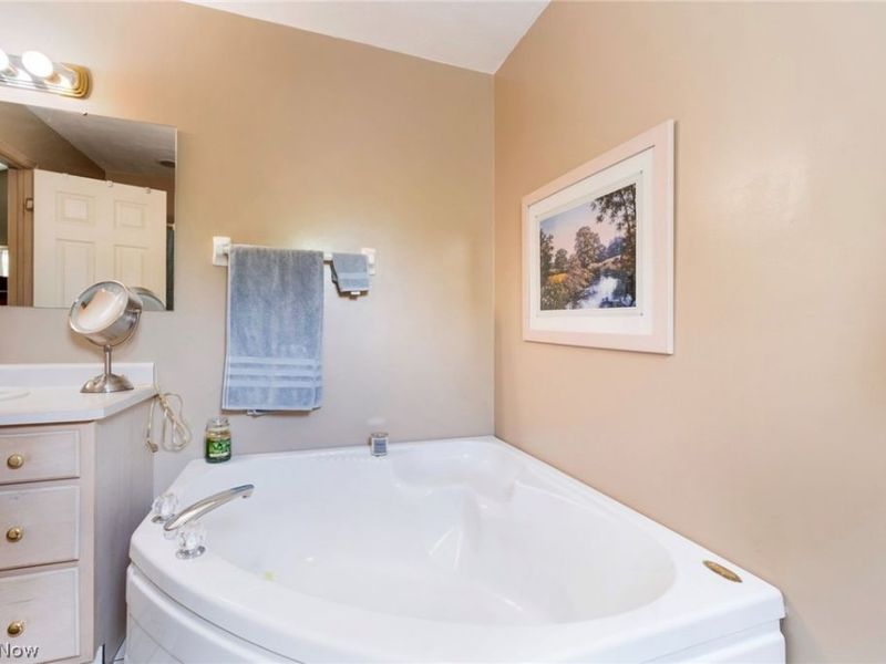 22 Fieldstone , Poland, OH 44514 Photo 33