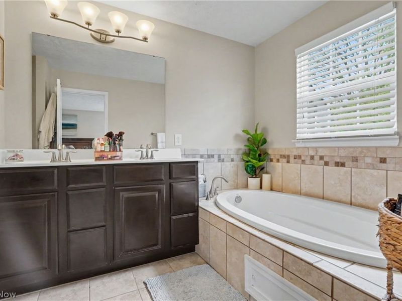 4721 Briar Hill Drive, Ravenna, OH 44266 Photo 30