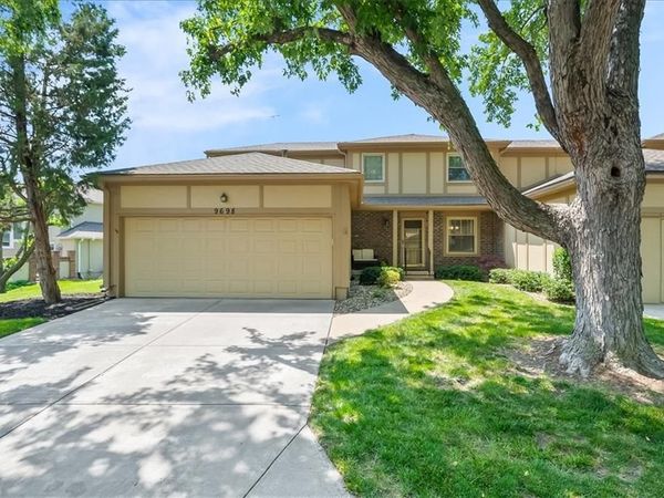 9698 Oakshire Street, Overland Park, KS 66214