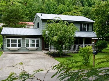 387 Left Penhook Road, Harold, KY 41635