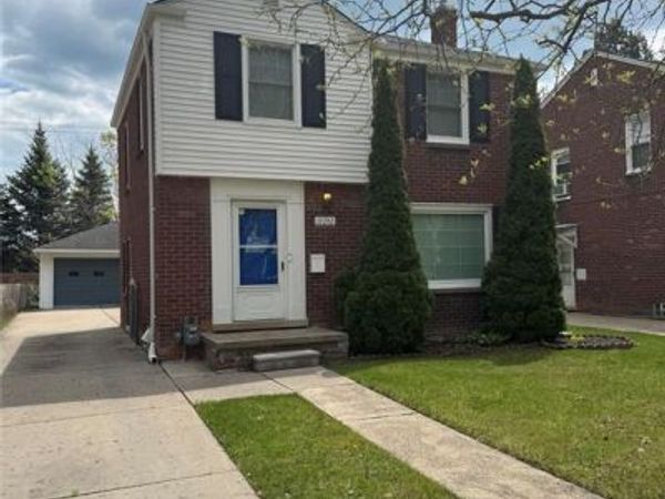 19242 Raymond Street, Grosse Pointe Woods, MI 48236