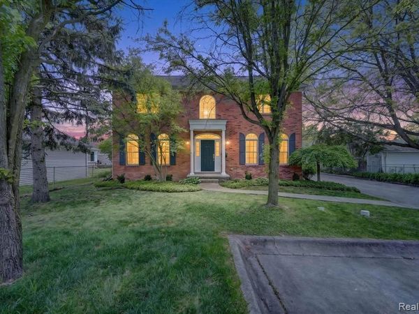 1112 Vernier Road, Grosse Pointe Woods, MI 48236