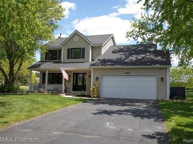 9633 Fairfax Drive W, Hamburg Twp, MI 48169