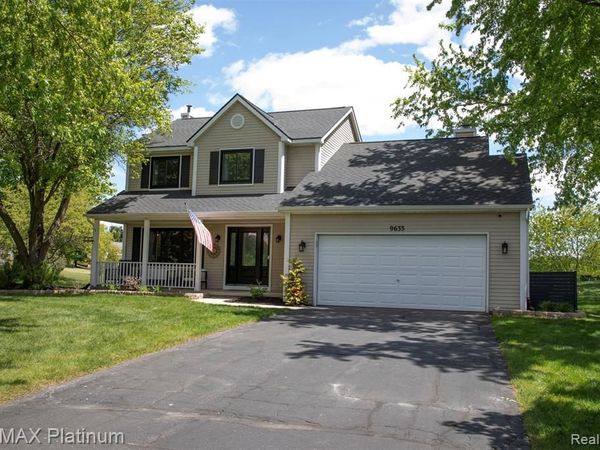 9633 Fairfax Drive W, Hamburg Twp, MI 48169