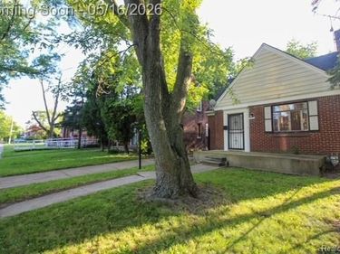 9737 E Lakepointe St. Street, Detroit, MI 48224
