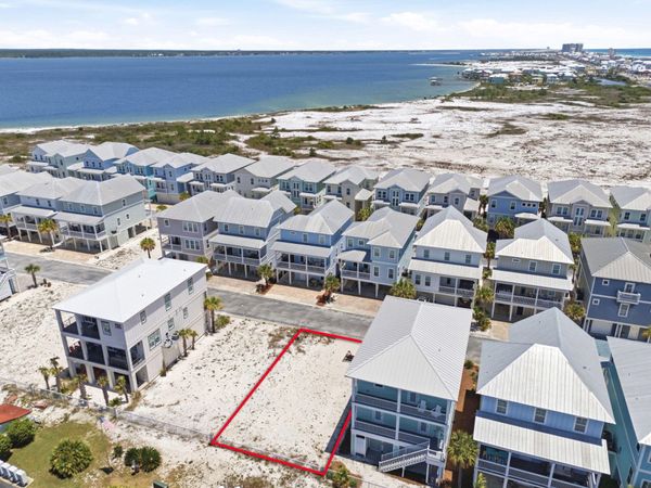 1490 Seaside Circle, Navarre, FL 32566