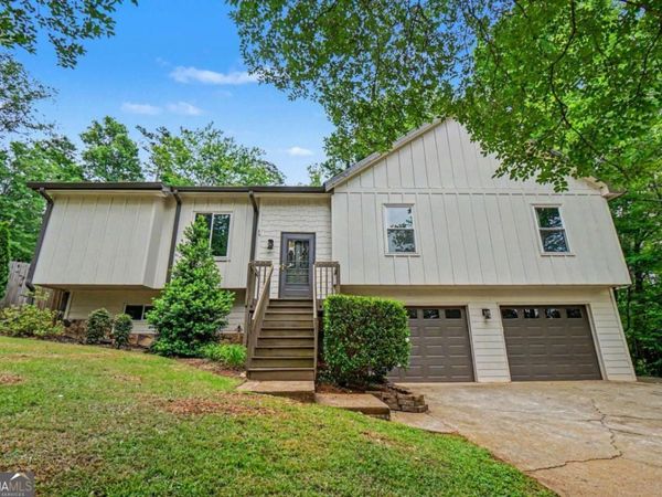 2708 Hawk Drive NE, Marietta, GA 30066