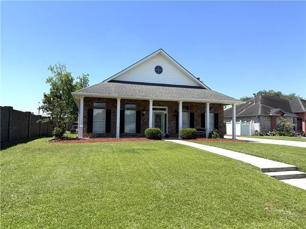 101 EDINBURGH Court , Belle Chasse, LA 70037