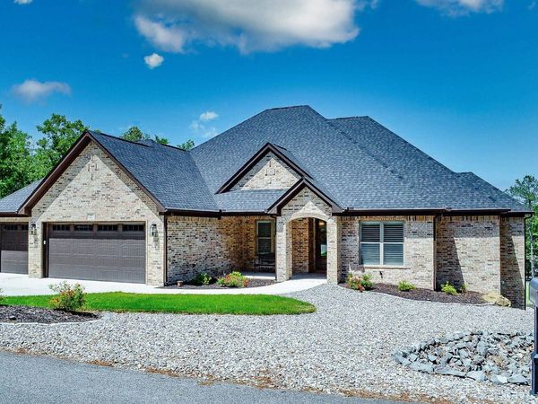 10 PIOCHA Lane, Hot Springs Village, AR 71909