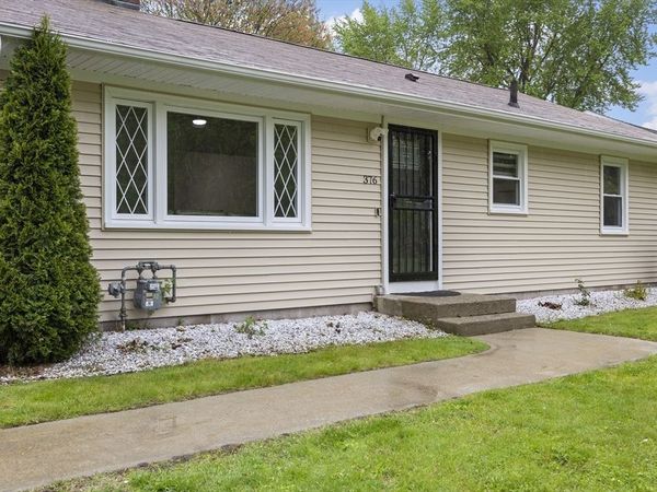 376 Hermitage Dr, Springfield, MA 01129