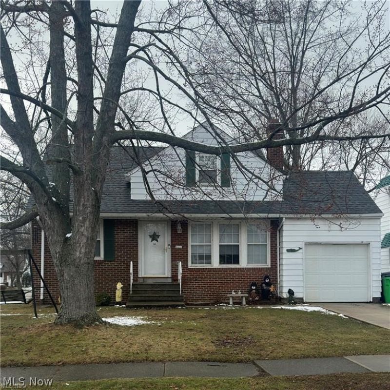 364 Walworth Avenue , Euclid, OH 44132 Main Photo