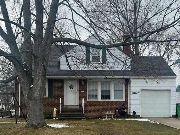 364 Walworth Avenue , Euclid, OH 44132