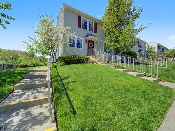 825 Sierra Dr, Independence, NJ 07840