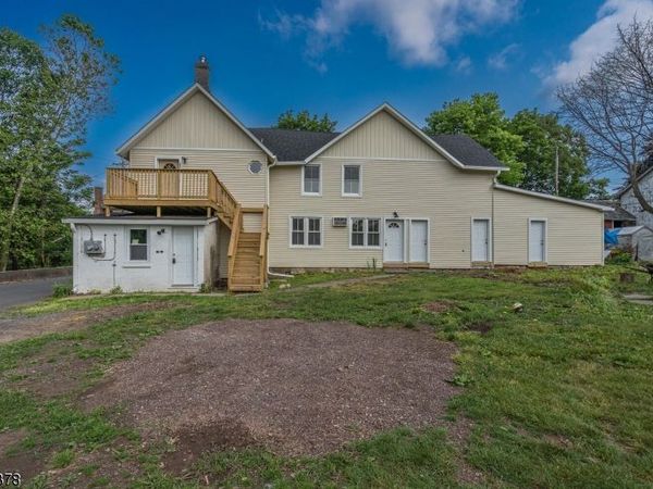13 Maple St, Milford, NJ 08848